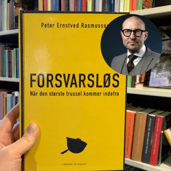 Foto af bog og Peter Ernstved Rasmussen